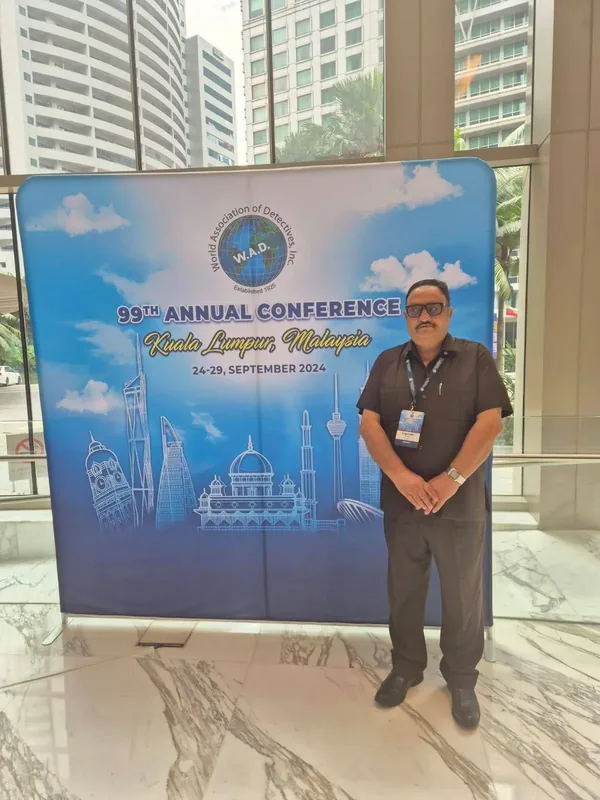 Award presentation at the World Association of Detectives conference